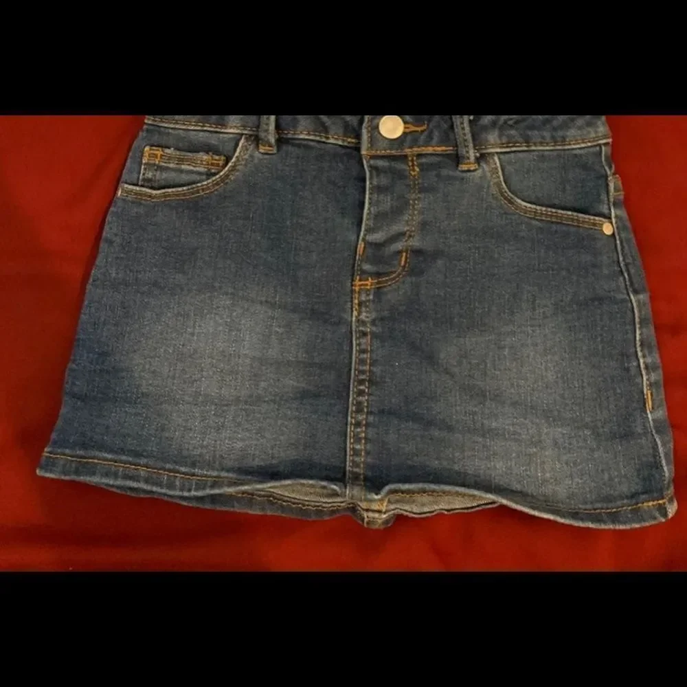GAP mini skirt